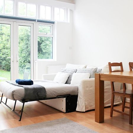 Large Garden Apartment On Golders Green High Road Londen Buitenkant foto