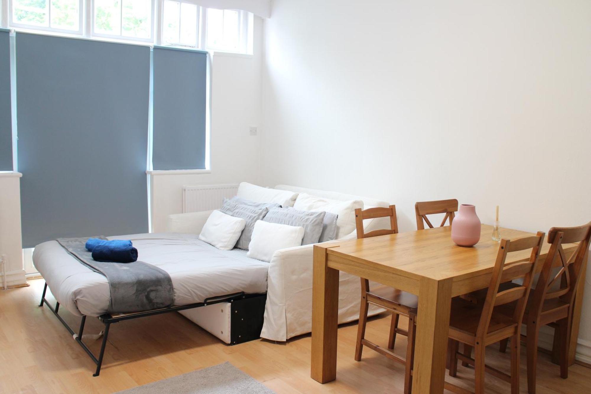 Large Garden Apartment On Golders Green High Road Londen Buitenkant foto